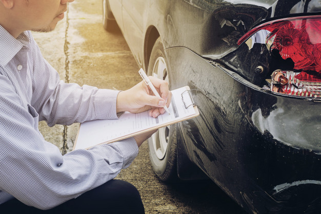 insurance agent working car accident